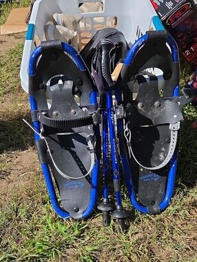 Kids' Blue Snowshoes with Poles